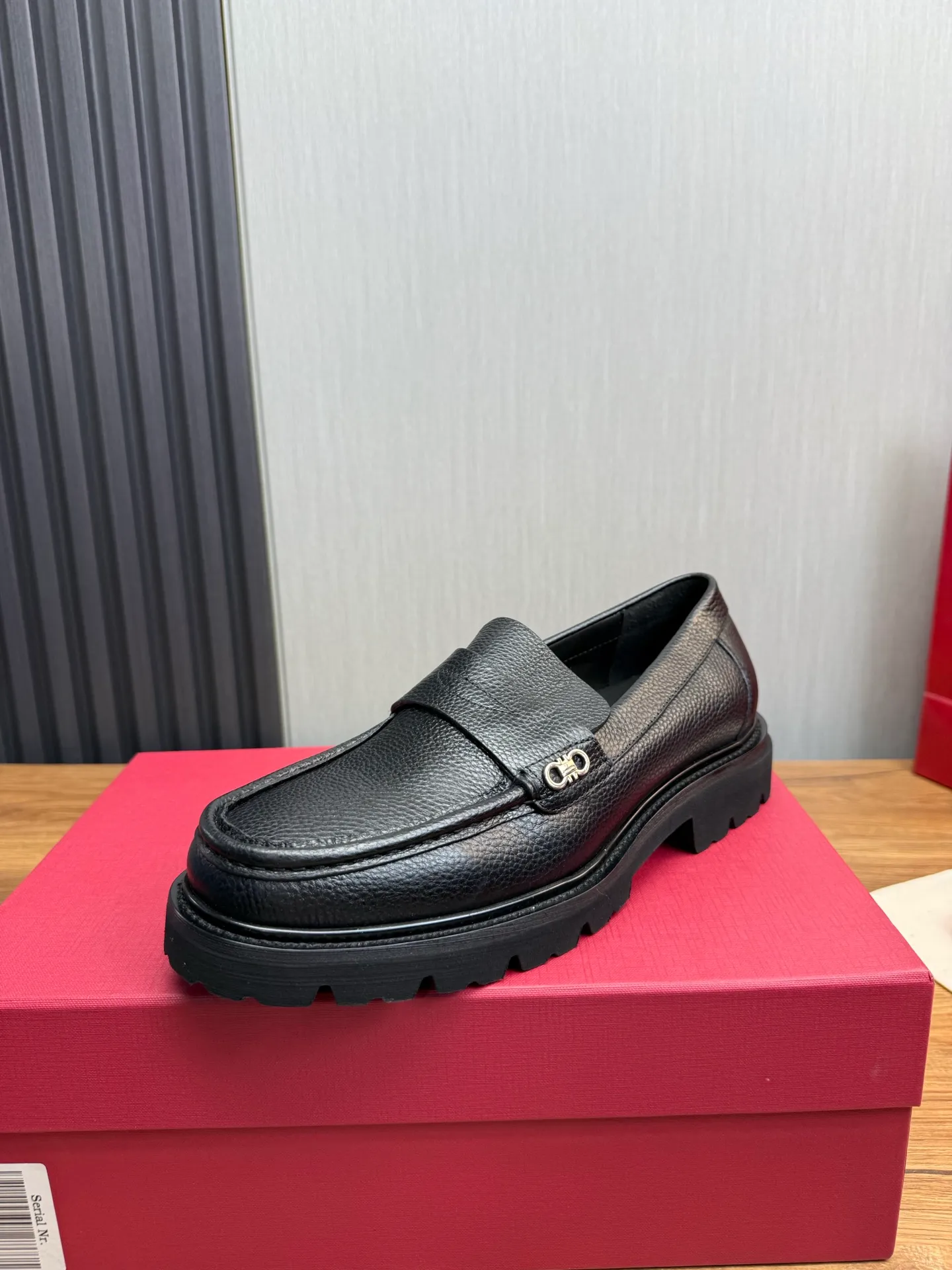 Men's shoes 💰880💰 Ferragamo. [Ferragamo] Men's Loaf leather shoes, the latest hot style, 1:1 original purchase quality, top quality, imported open-edge beaded cowhide leather on the upper, hand-made three-dimensional stitching highlights the round toe design, the inner foot pads are all imported cowhide, with original wear-resistant foam outsole, matching code 39-44, (38, 45 custom-made, non-refundable)